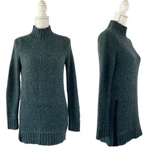 Banana Republic Long Sleeves Turtleneck Sweater
